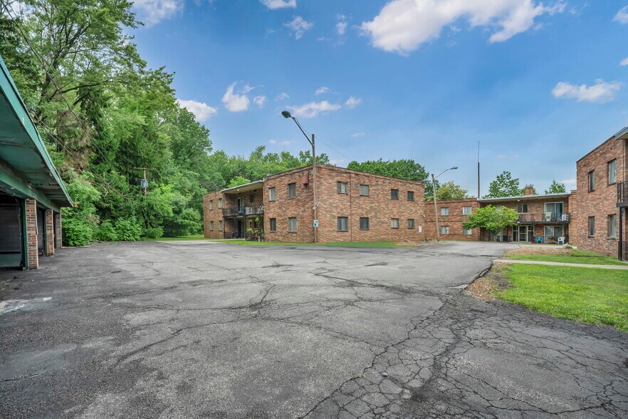 More Photos Of 818-850 S Green Rd, South Euclid Apartments For Sale