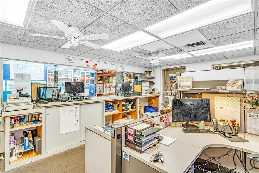 More Photos Of 1401 N Bailey Ln, Tucson Showroom For Sale