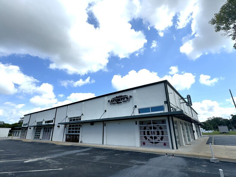 More Photos Of 201 E Center St, Tarpon Springs Bar For Lease