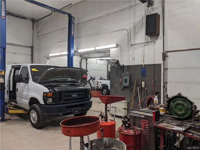 More Photos Of 3106 Walden Ave, Depew Auto Repair For Sale