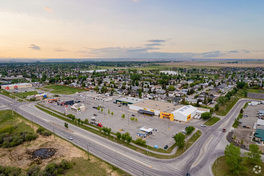 More Photos Of 1103 18th St SE, High River Supermarket For Lease