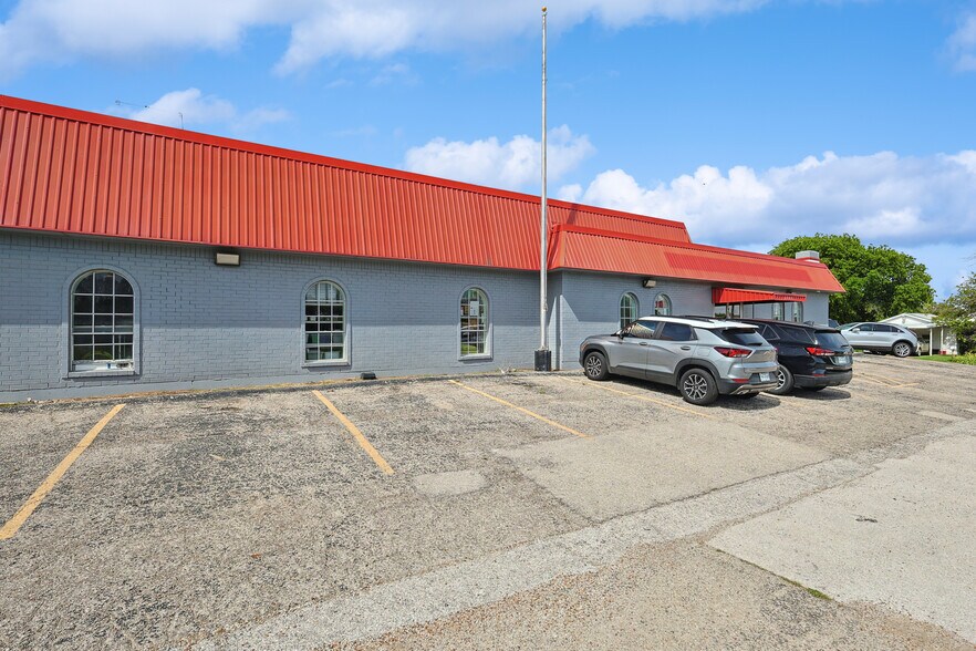 More Photos Of 8620 Clifford St, Fort Worth Restaurant For Sale