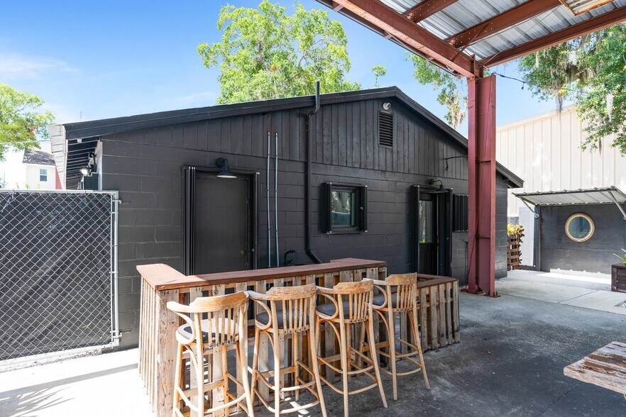 More Photos Of 209 Palmetto Ave, Longwood Restaurant For Lease