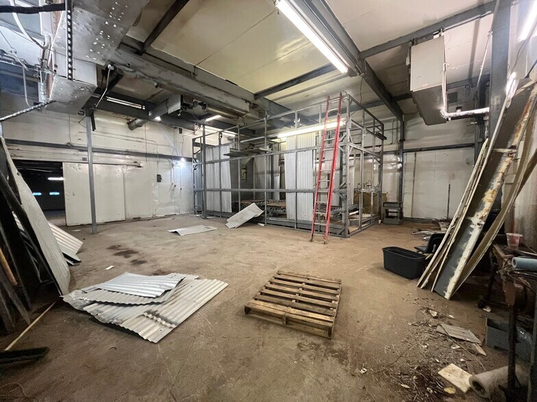 More Photos Of 2404 U St, Bedford Industrial For Sale