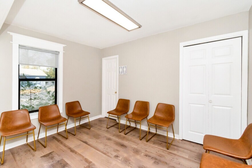 More Photos Of 1962 Spring Hill Ave, Mobile Office For Sale