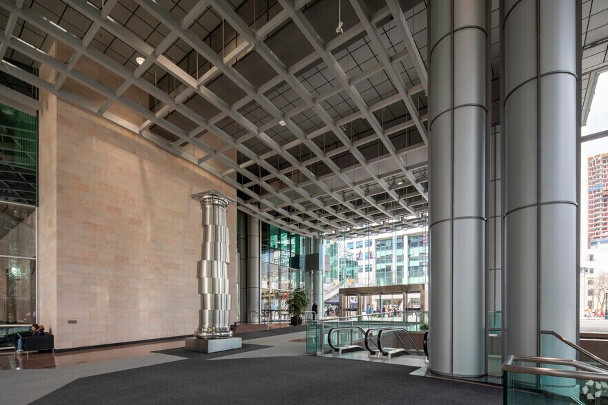 More Photos Of 200 Wellington St W, Toronto Office For Lease