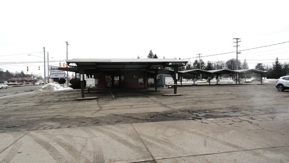 More Photos Of 1028 S Mission St, Mount Pleasant General Retail For Sale