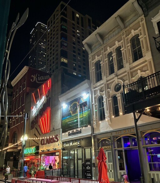 More Photos Of 312 Main St, Houston Restaurant For Lease