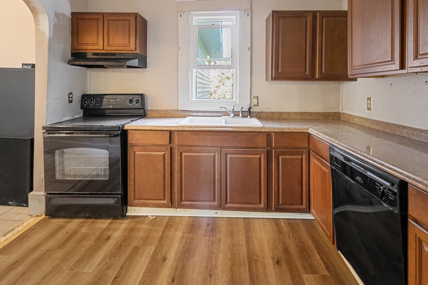 More Photos Of 960 Curry Pl, Macon-Bibb Healthcare For Sale