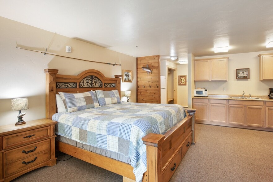 More Photos Of 777 E Highway 24, Woodland Park Hotel For Sale