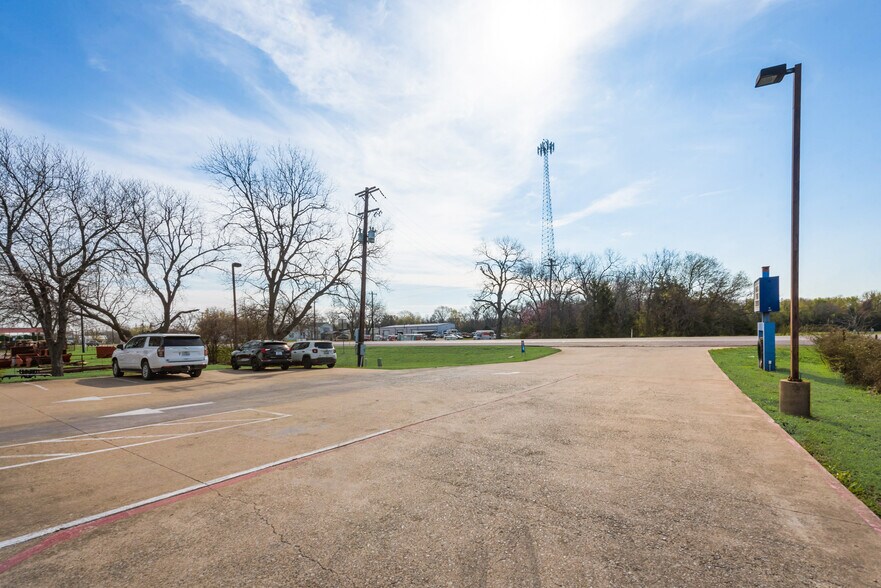 More Photos Of 712 State Highway 78 S, Farmersville Auto Repair For Sale