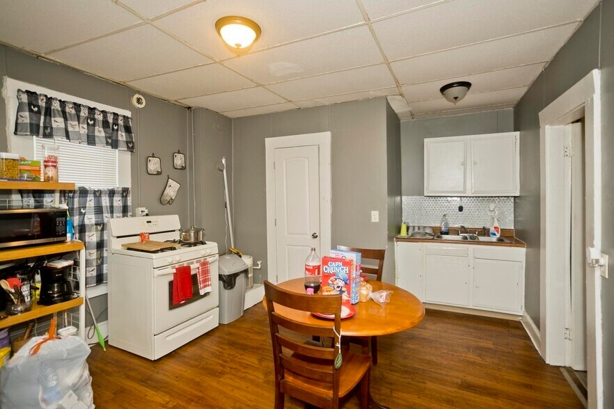 More Photos Of 95 School St, Chicopee Apartments For Sale