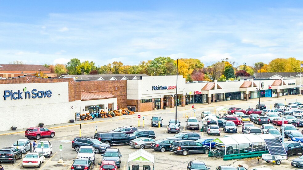 Primary Photo Of 210-240 W Murdock Ave, Oshkosh Storefront For Lease