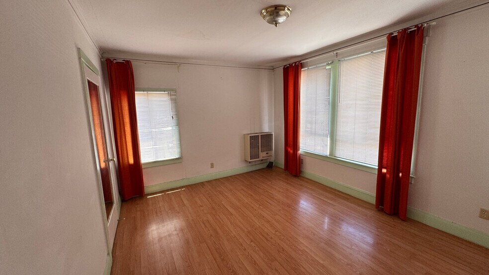 More Photos Of 912 Oak St, Oakland Apartments For Sale