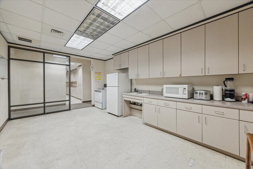 More Photos Of 1701-1707 Tidwell Rd, Houston Warehouse For Sale