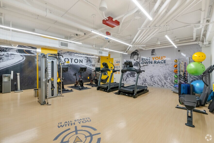 More Photos Of 5410 Edson Ln, North Bethesda Office For Lease