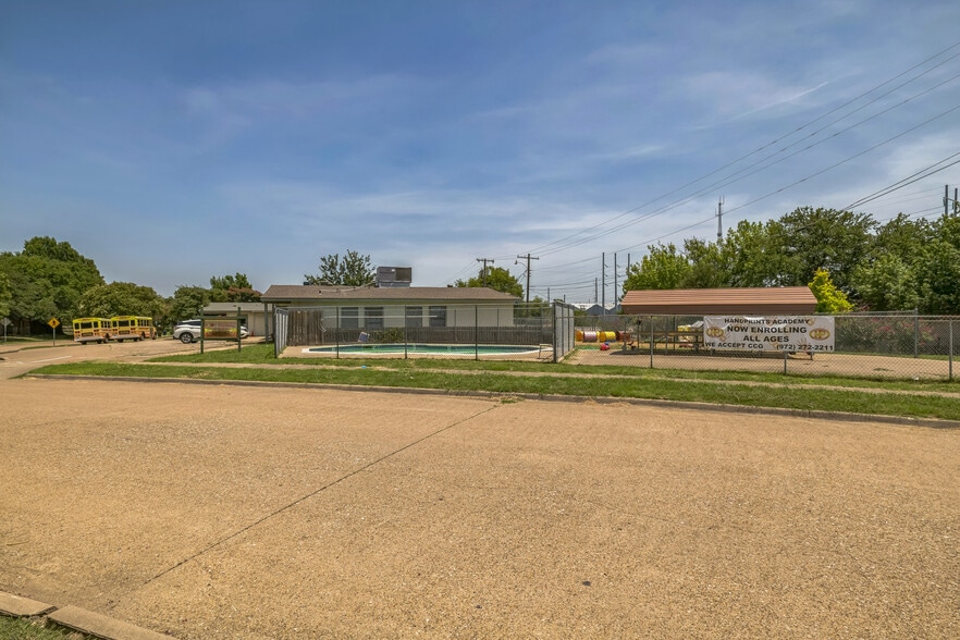 More Photos Of 2418 College Ave, Garland Daycare Center For Lease