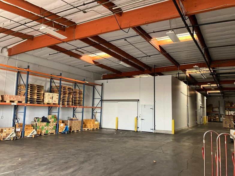 More Photos Of 5921-5923 Lakeshore Dr, Cypress Warehouse For Sale