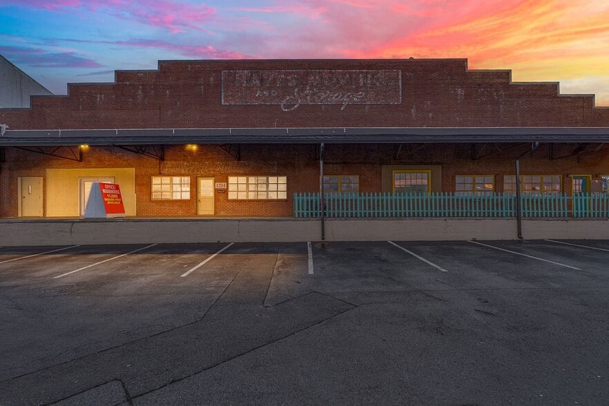 More Photos Of 1214 College St, Clarksville Warehouse For Lease