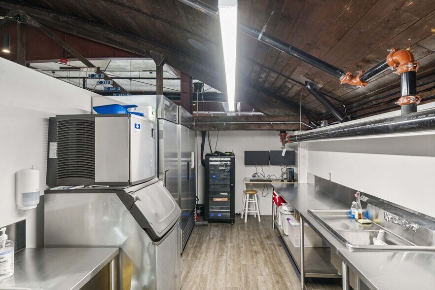 More Photos Of 1920 Garrett St, Enumclaw Industrial For Sale