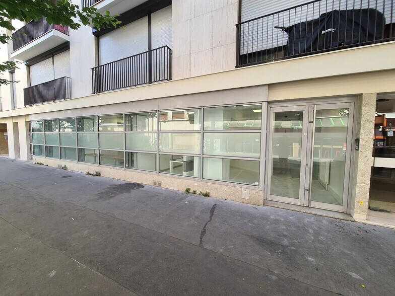 More Photos Of , Paris Office For Sale