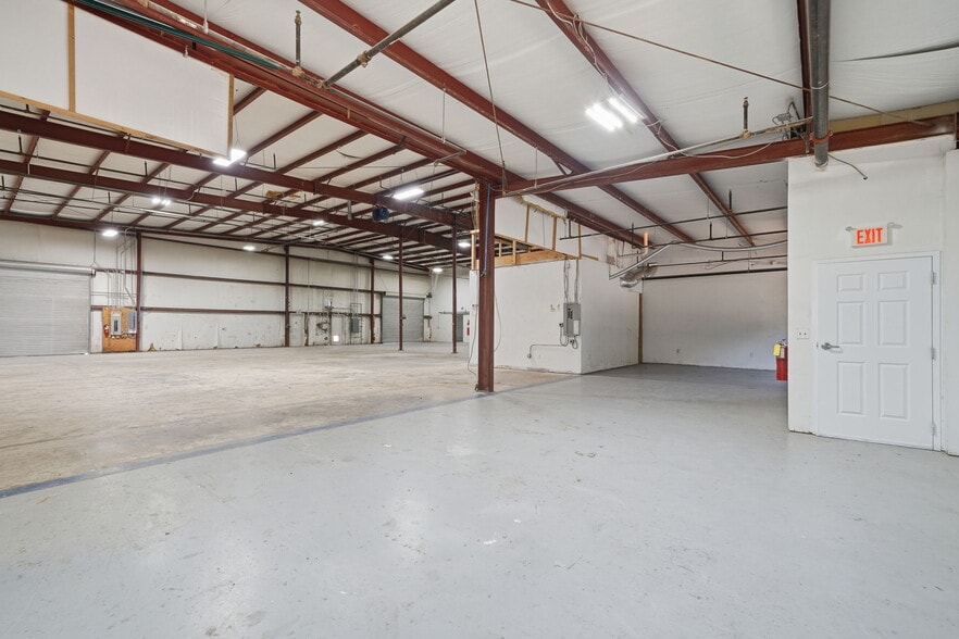More Photos Of 1449 Field Park Cir, Marietta Warehouse For Lease