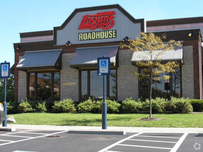 More Photos Of 3670-3780 Easton Market, Columbus General Retail For Lease