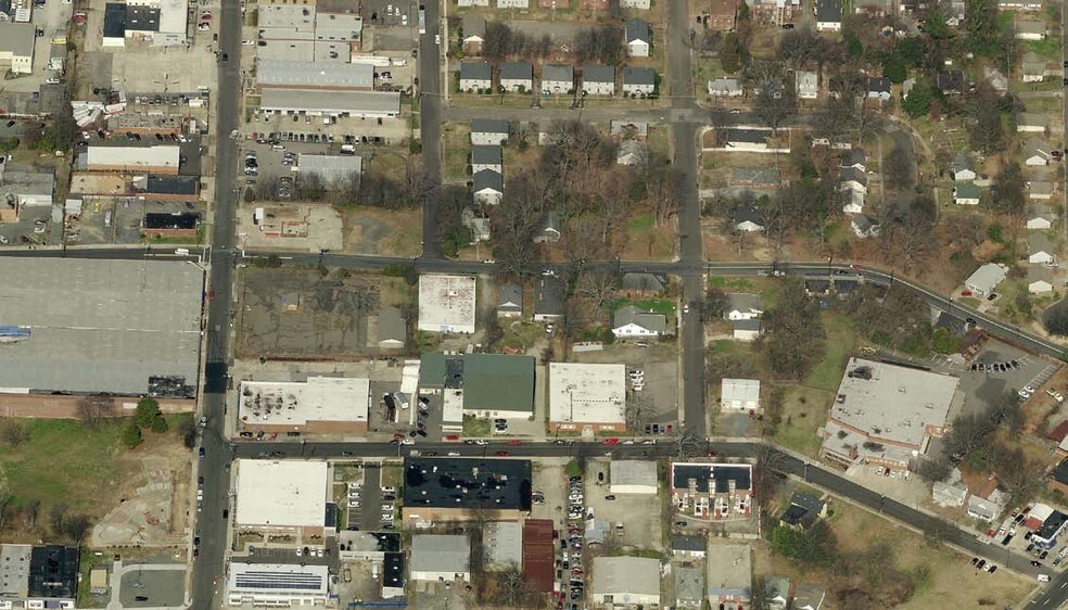 More Photos Of 206 Broadway St, Durham Warehouse For Lease