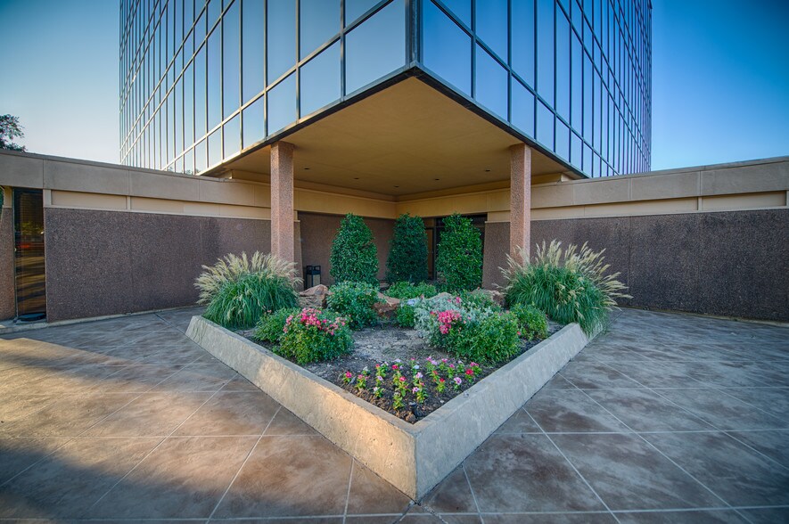 More Photos Of 235 NE Loop 820, Hurst Office For Lease