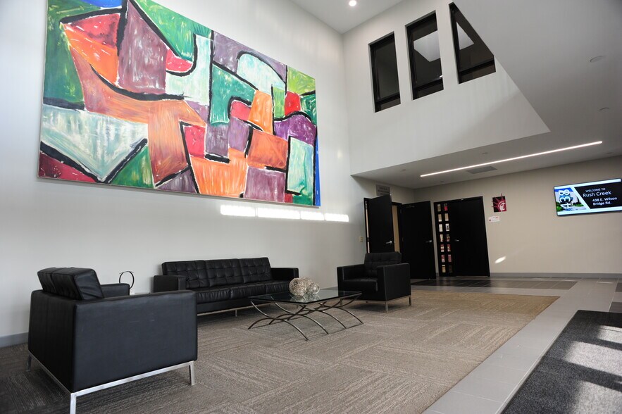 More Photos Of 438 E Wilson Bridge Rd, Worthington Office For Lease