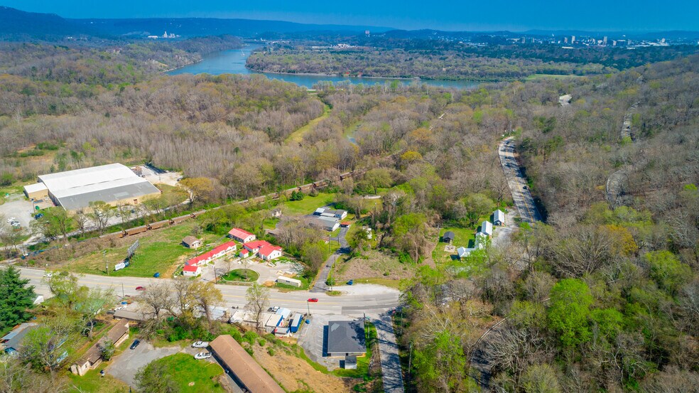 More Photos Of 2502 Cummings Hwy, Chattanooga General Retail For Sale