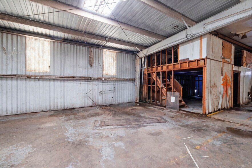More Photos Of 1801 N Main St, Baytown Flex For Sale