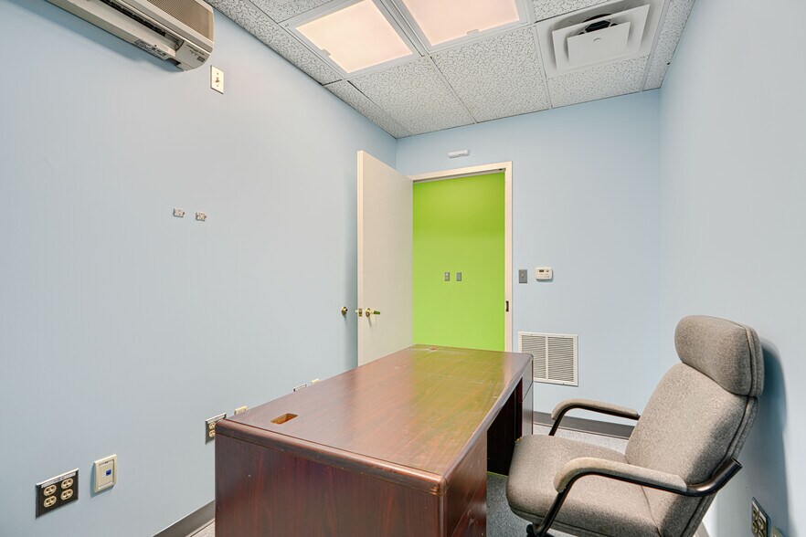 More Photos Of 8815 Centre Park Dr, Columbia Medical For Lease