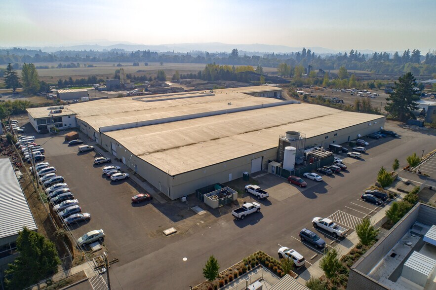More Photos Of 630 SW Walnut St, Hillsboro Warehouse For Sale