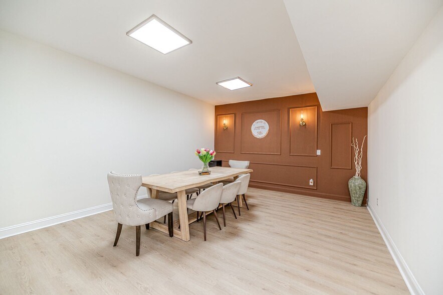 More Photos Of 200-208 S Steele St, Sanford Storefront For Lease