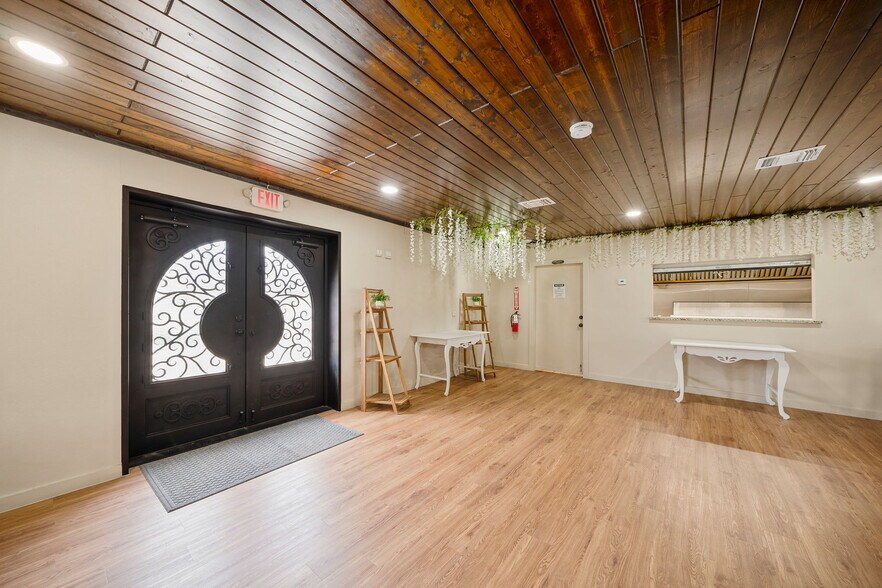 More Photos Of 19588 K St, Somerset Restaurant For Sale