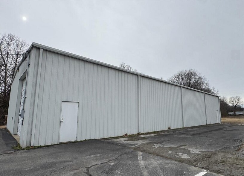 More Photos Of 4535 Clarks River Rd, Paducah Warehouse For Lease