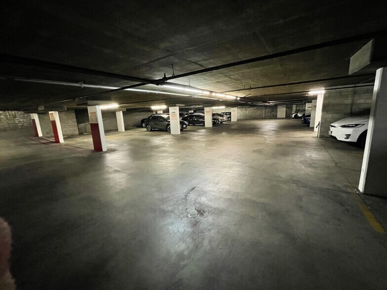 More Photos Of 20631 Ventura Blvd, Woodland Hills Office For Lease