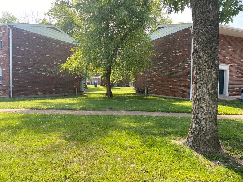 More Photos Of 1624 Northwinds Estates Dr, Saint Louis Apartments For Sale