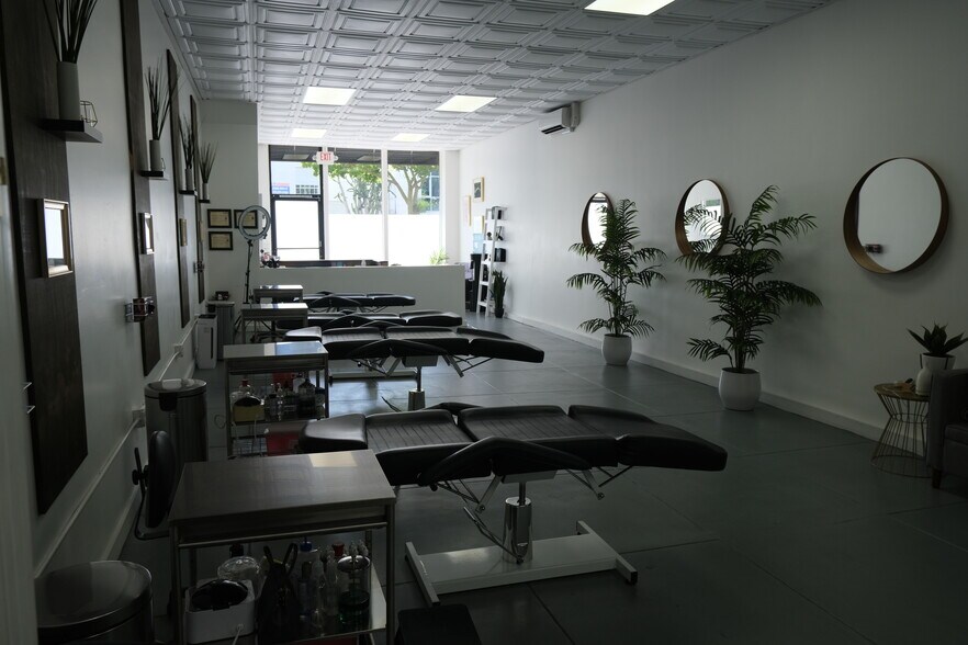 More Photos Of 931 N Fairfax Ave, West Hollywood Storefront Retail Residential For Lease