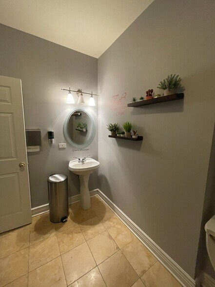 More Photos Of 2521 W North Ave, Chicago Storefront Retail Residential For Lease