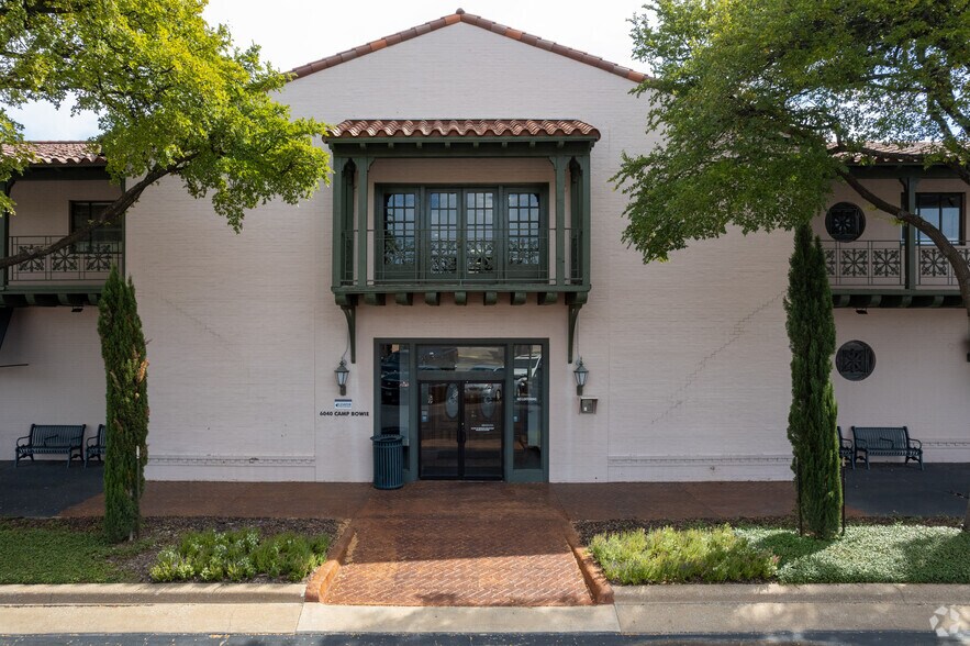 More Photos Of 6040 Camp Bowie Blvd, Fort Worth Unknown For Lease