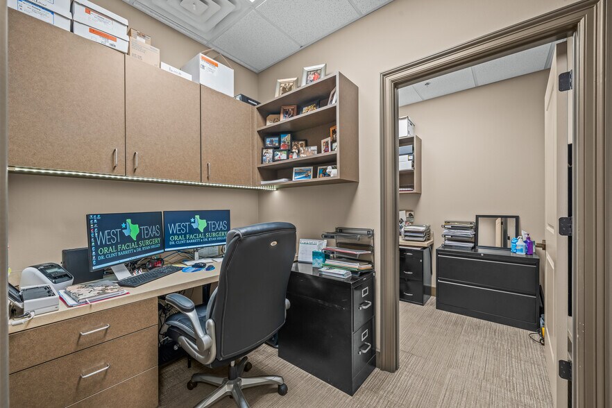 More Photos Of 7515 Quaker Ave, Lubbock Medical For Sale