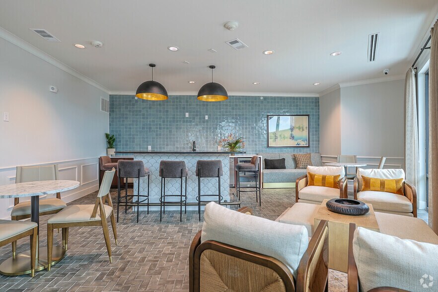 More Photos Of 760 Airport Blvd, Austin Apartments For Lease