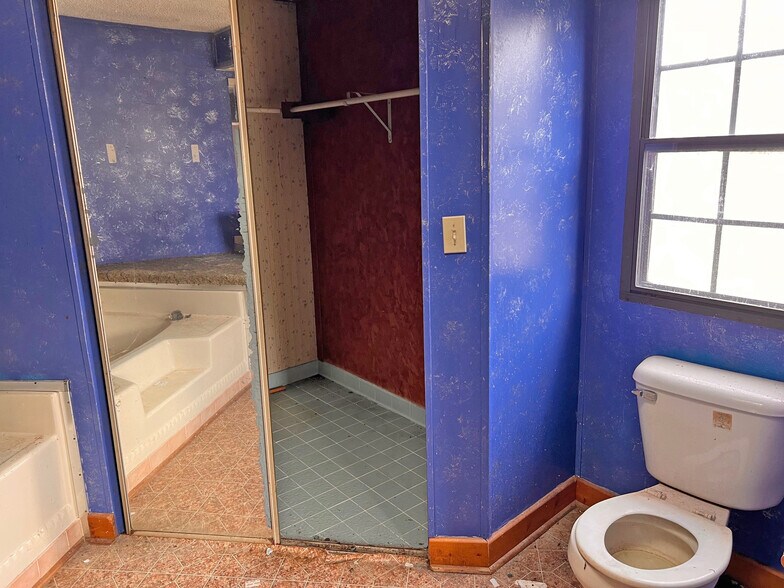 More Photos Of 3268 - 3244 River Fork Rd, Waterloo Bar For Sale