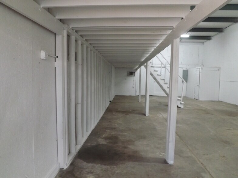 More Photos Of 4477-4481 122nd Ave N, Clearwater Warehouse For Lease