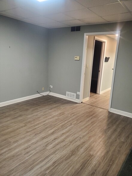 More Photos Of 380 Bennett Dr, Elk Grove Village Warehouse For Lease