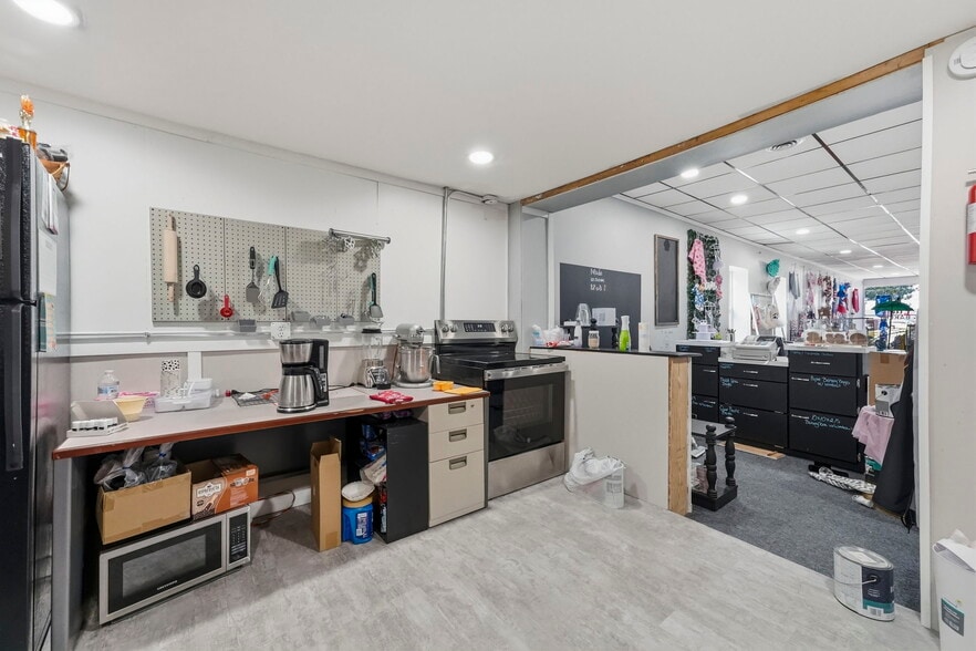More Photos Of 115 E King St, Garrett General Retail For Sale