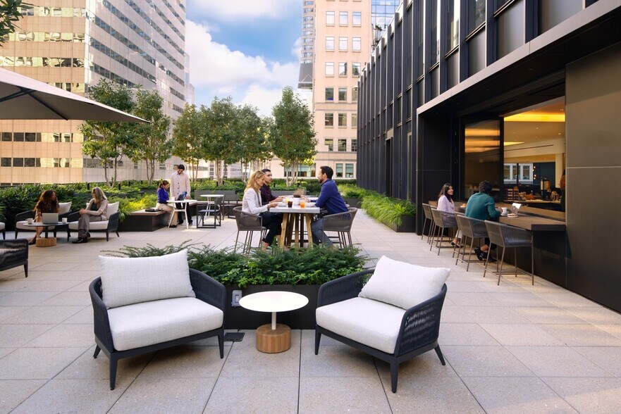 More Photos Of 200 Park Ave, New York Office For Lease