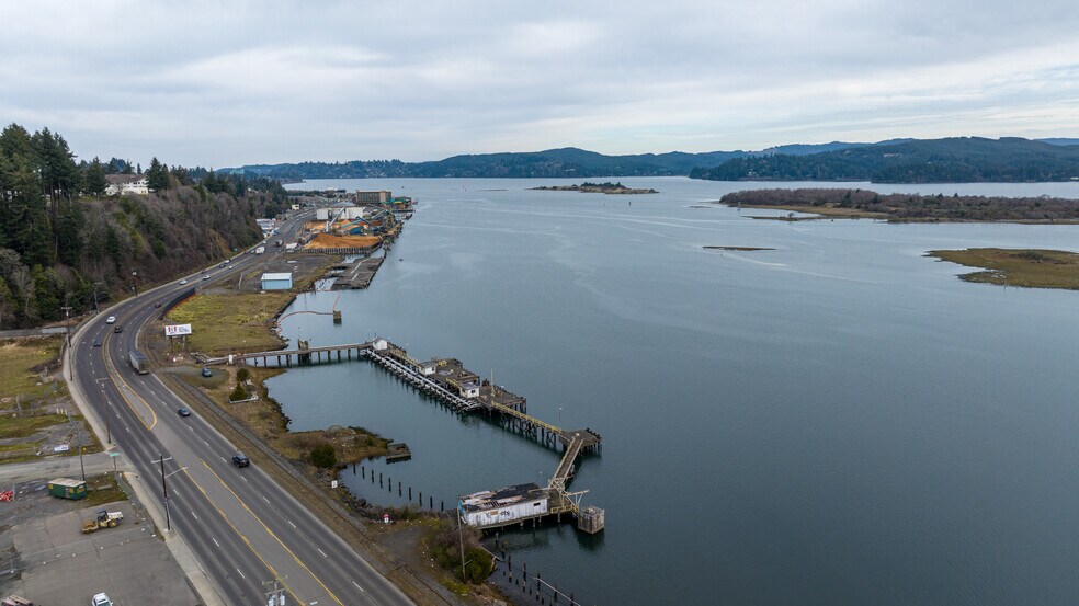 More Photos Of 2250 N Bayshore Dr, Coos Bay Marina For Sale